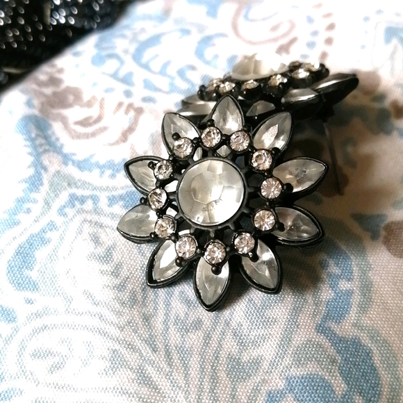 Beautiful stud earrings - Picture 2 of 5